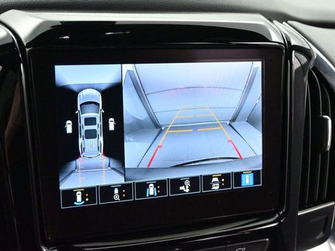 Used 2023 Chevrolet Traverse RS FWD image 20