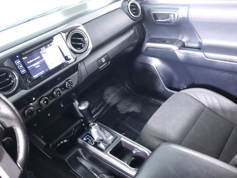 Used 2016 Toyota Tacoma SR AWD/4WD image 34