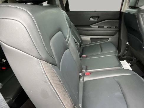 Used 2023 Nissan Pathfinder SL w/ Black Appearance Package AWD/4WD image 20