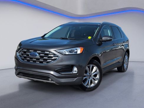 Used 2019 Ford Edge Titanium w/ Cold Weather Package AWD/4WD image 2