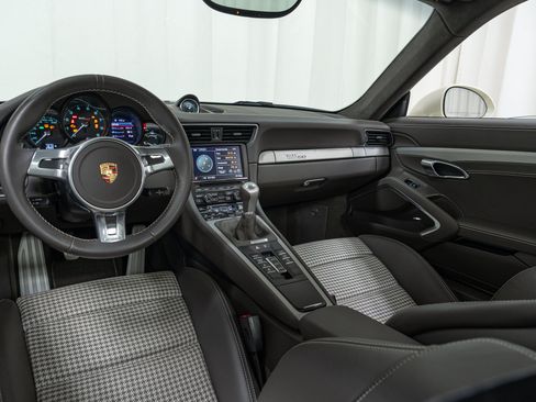 Certified 2014 Porsche 911 50th Anniversary Edition RWD image 27