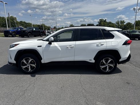 Used 2022 Toyota RAV4 SE w/ Weather & Moonroof Package AWD/4WD image 7
