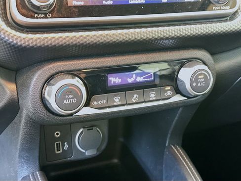 Used 2019 Nissan Kicks SV FWD image 18
