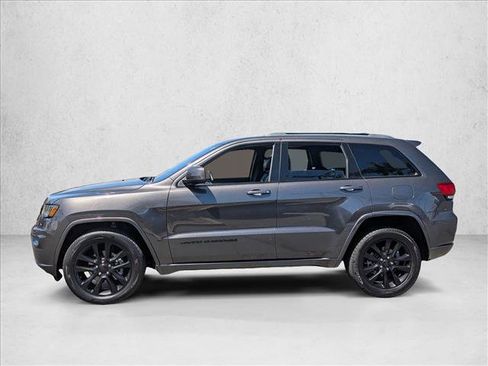Used 2019 Jeep Grand Cherokee Altitude AWD/4WD image 2