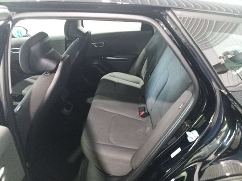 Used 2025 Kia K4 FWD image 16