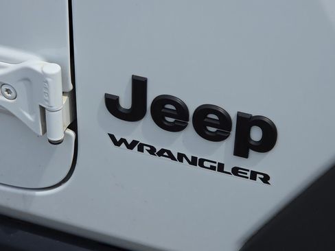 Used 2022 Jeep Wrangler Sport AWD/4WD image 13