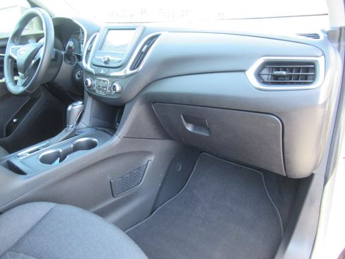Used 2018 Chevrolet Equinox LT FWD image 11