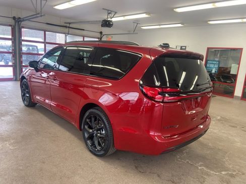 New 2026 Chrysler Pacifica Select w/ S Appearance Package FWD image 16