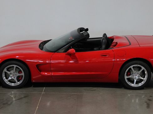 Used 2000 Chevrolet Corvette Convertible w/ Memory Pkg RWD image 12