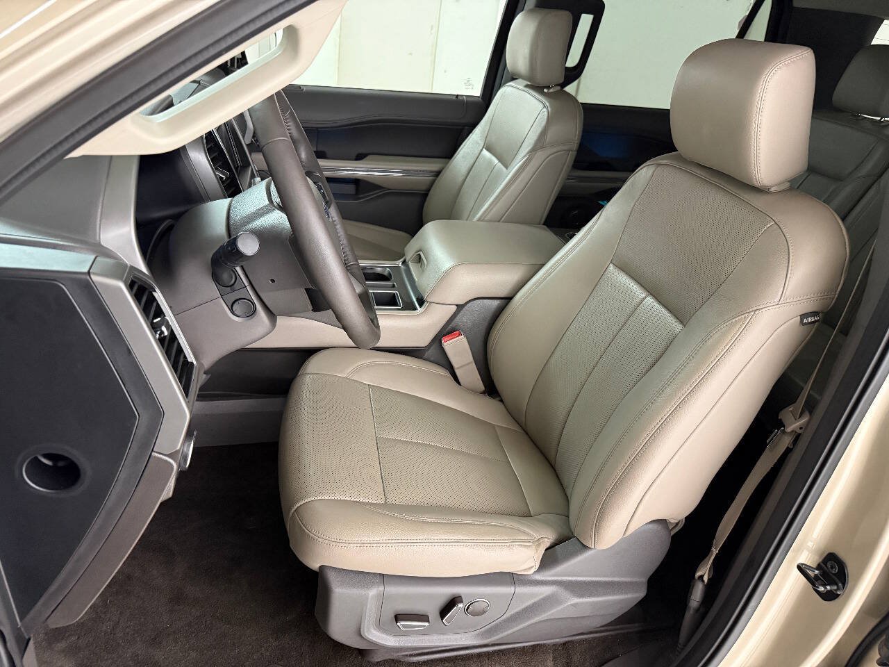Used 2018 Ford Expedition XLT w/ Equipment Group 202A RWD image 45