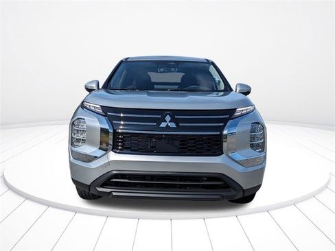 New 2026 Mitsubishi Outlander ES image 8