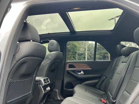 Used 2025 Mercedes-Benz GLE 350 4MATIC w/ Winter Package image 46