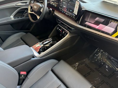 New 2025 Audi Q5 Prestige image 13
