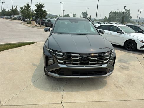 Certified 2025 Hyundai Tucson Limited AWD/4WD image 8