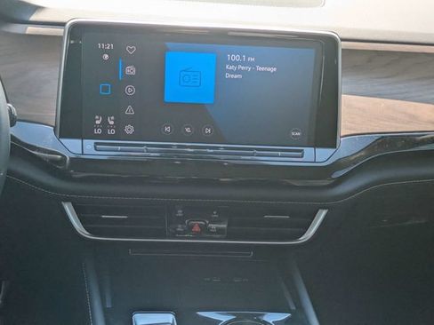 Used 2026 Volkswagen Atlas SE FWD image 19