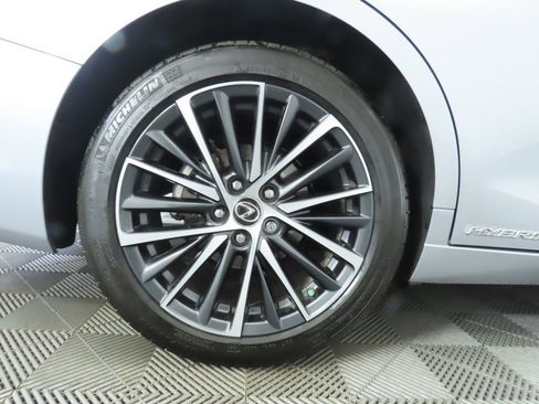 Used 2022 Lexus ES 300h w/ Premium Package image 32