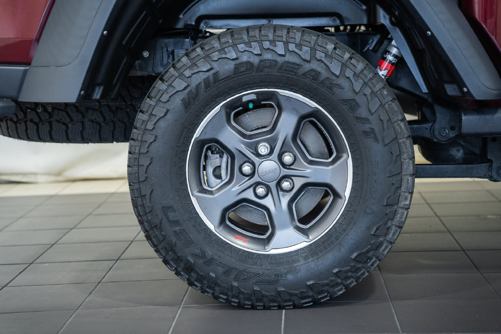 Certified 2021 Jeep Gladiator Rubicon w/ LED Lighting Group AWD/4WD image 17