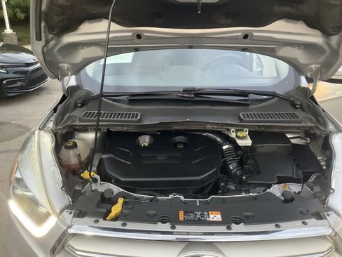 Used 2018 Ford Escape Titanium w/ Ford Safe & Smart Package image 8