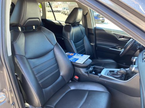 Used 2020 Toyota RAV4 XLE Premium AWD/4WD image 17