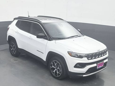 Used 2025 Jeep Compass Limited AWD/4WD image 19