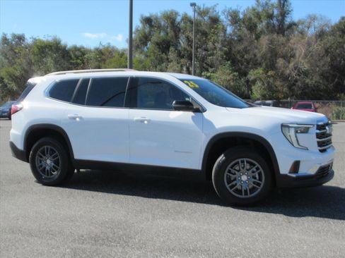 Used 2025 GMC Acadia Elevation image 2