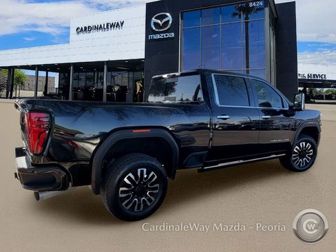 Used 2024 GMC Sierra 2500 Denali Ultimate AWD/4WD image 4