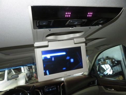 Used 2017 Cadillac Escalade Premium Luxury image 36