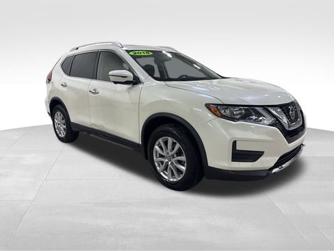 Used 2018 Nissan Rogue SV w/ Sun & Sound Touring Package image 8