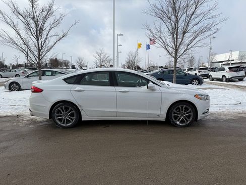 Used 2017 Ford Fusion SE w/ Equipment Group 201A image 4