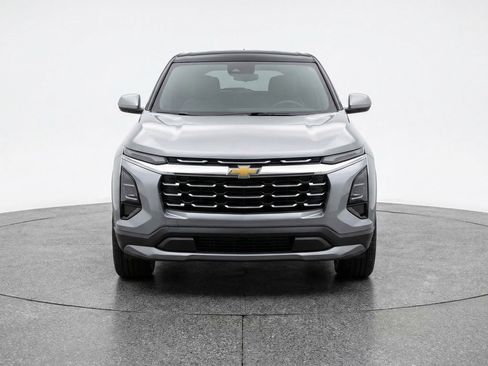 Used 2025 Chevrolet Equinox LT image 2