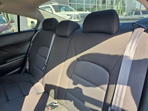 Used 2017 Kia Forte LX image 11