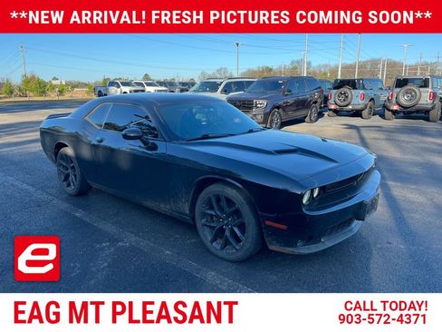 Used 2020 Dodge Challenger SXT w/ Plus Package image 1