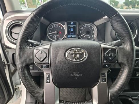 Certified 2022 Toyota Tacoma SR5 AWD/4WD image 24