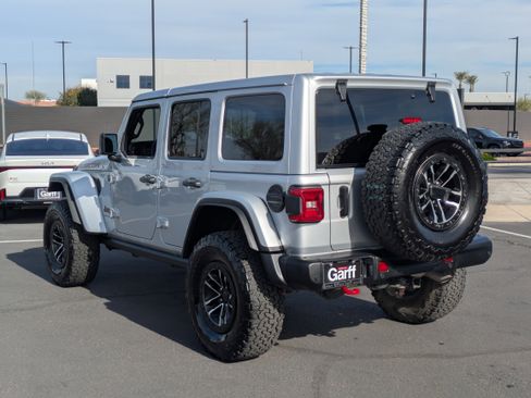 Used 2024 Jeep Wrangler Unlimited Rubicon image 3