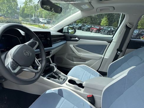 Used 2025 Volkswagen Jetta SE image 14