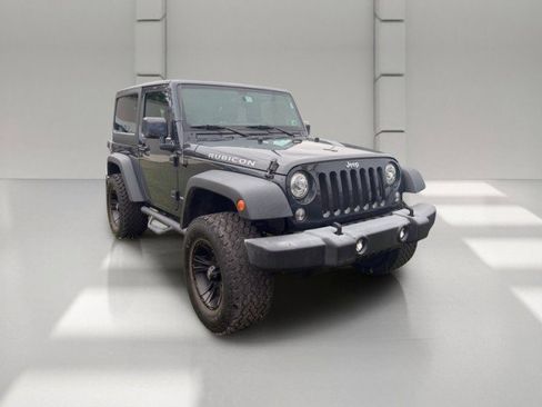 Used 2017 Jeep Wrangler Rubicon w/ Power Convenience Group AWD/4WD image 2