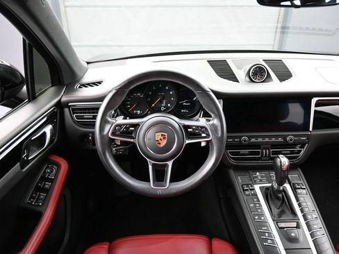 Certified 2020 Porsche Macan AWD/4WD image 17