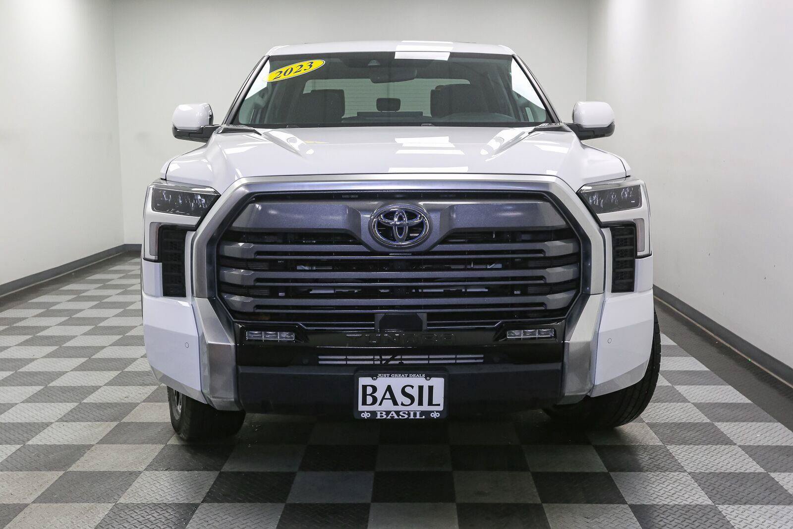 Used 2023 Toyota Tundra Limited w/ Power Package AWD/4WD image 3