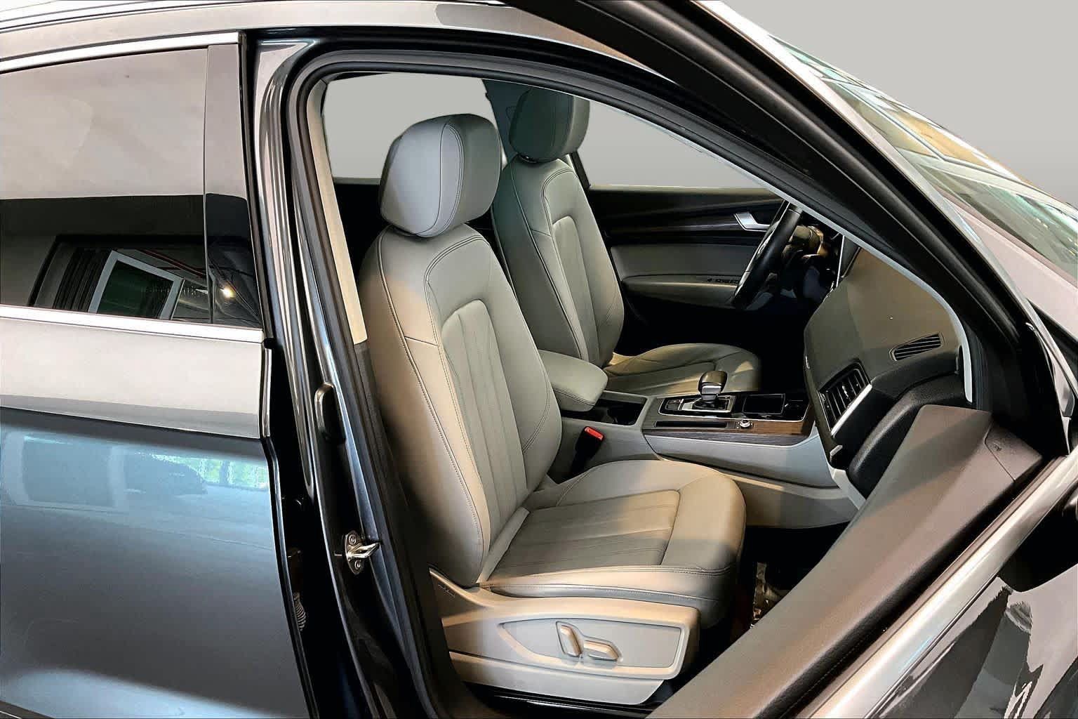 Used 2023 Audi Q5 2.0T Premium w/ Convenience Package AWD/4WD image 9
