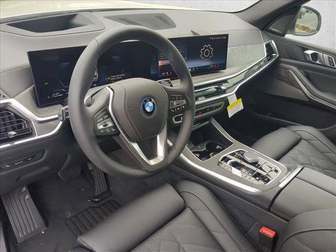 New 2026 BMW X5 xDrive50e image 3