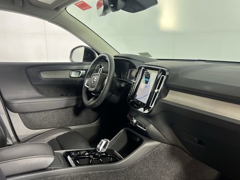Used 2025 Volvo XC40 B5 Plus image 62