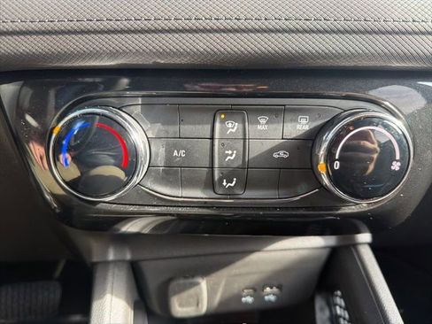 Used 2025 Chevrolet TrailBlazer LT AWD/4WD image 21