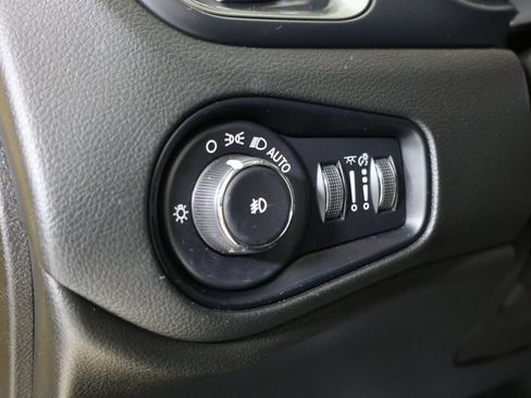 Used 2023 Jeep Renegade Latitude w/ Premium Group image 21