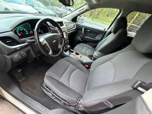 Used 2014 Chevrolet Traverse LT FWD image 19