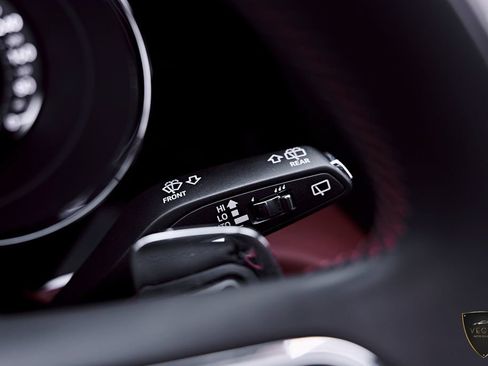 Used 2024 Bentley Bentayga AWD/4WD image 71