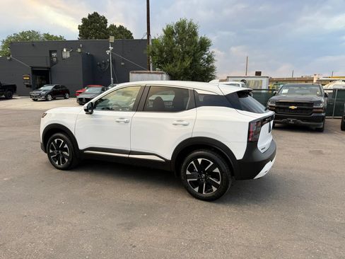 Used 2025 Nissan Kicks SV AWD/4WD image 4