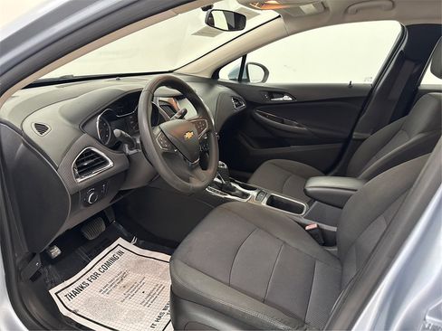 Used 2017 Chevrolet Cruze LT w/ Convenience Package image 24