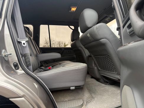 Used 2001 Toyota Land Cruiser image 38