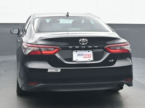 Used 2024 Toyota Camry LE w/ Convenience Package FWD image 5
