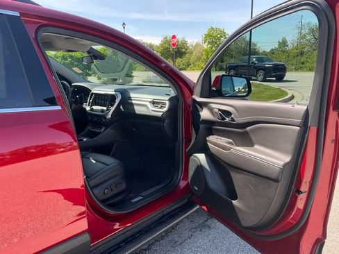 Used 2023 GMC Acadia SLT w/ Preferred Package AWD/4WD image 18